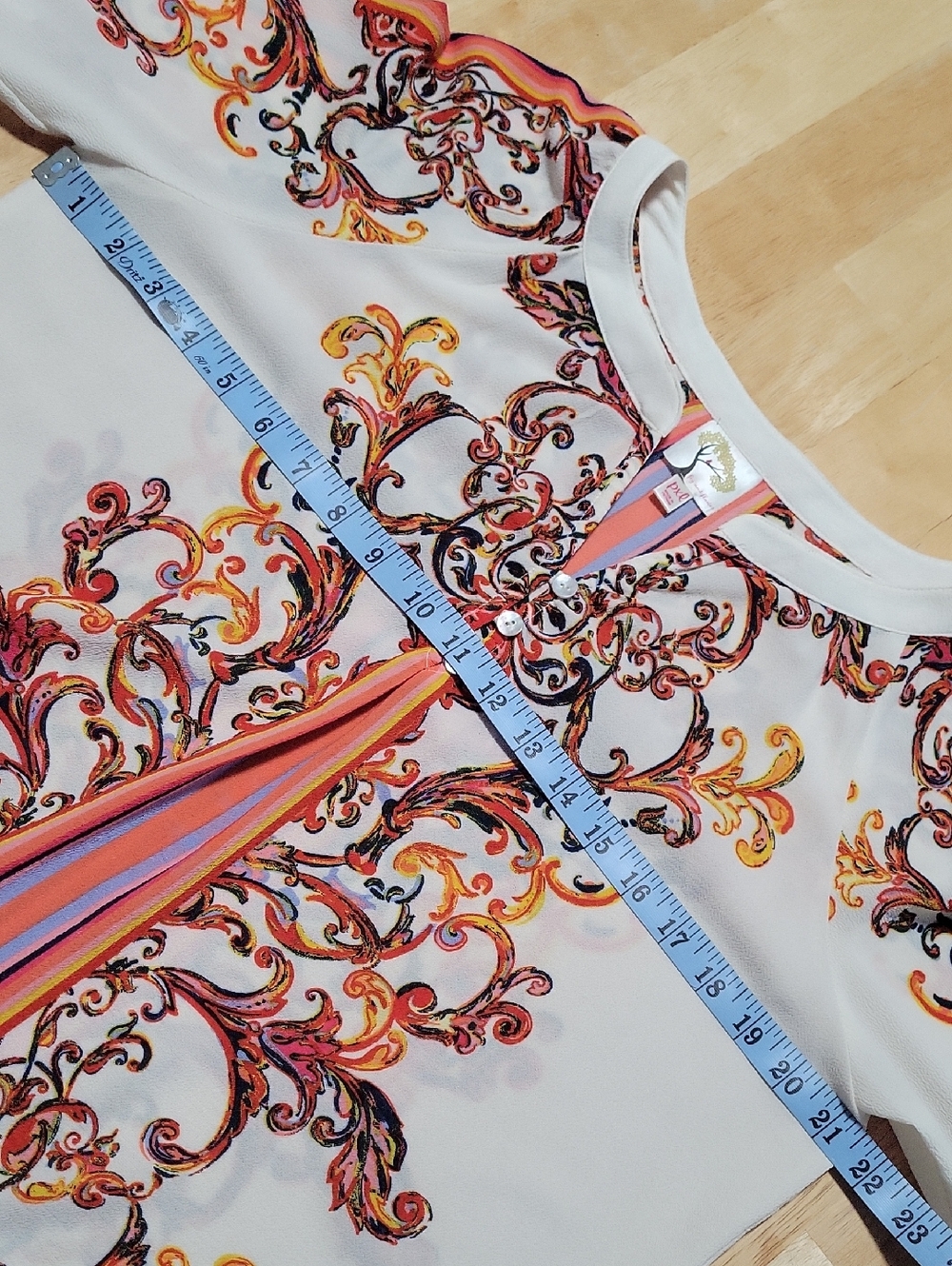 Fig and Flower Cream Scroll-Print Women's Blouse - Size PXL - Picture 6 of 11